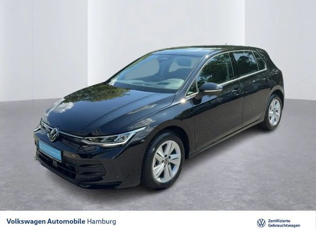 Volkswagen Golf VIII 1.5 eTSI DSG Life Ganzjahresreifen  Na 2025 Benzine
