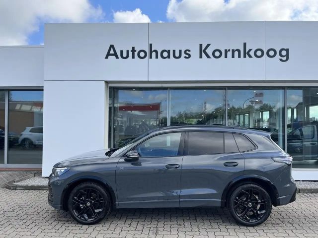 Volkswagen Tiguan 1.5 eTSI R-Line Black St. Pano 5JG AHK 20 2025 Benzine