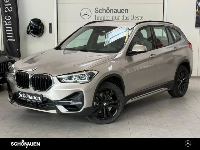 BMW X1 sDrive20i Sport Line AHK+KAMERA+ACC+PDC+NAVI 2021 Benzine