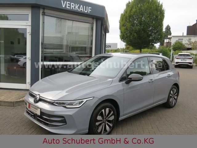 Volkswagen Golf VIII Lim. 1.5 eTSI DSG Goal 2025 Benzine