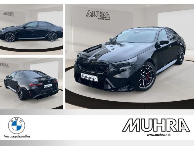 BMW M5 Limousine  20"/21" Pano AHK Driver´s Pack B&W 2024 Hybride / Benzine