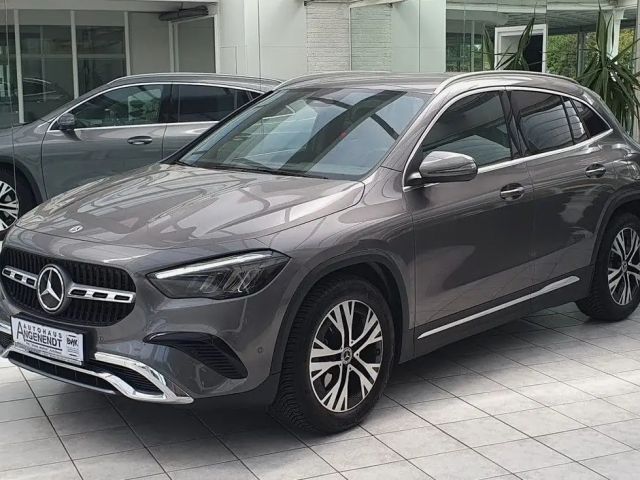 Mercedes-Benz GLA 200 *Ahk schwenkb.- Allwetter- Kamera* 2024 Benzine