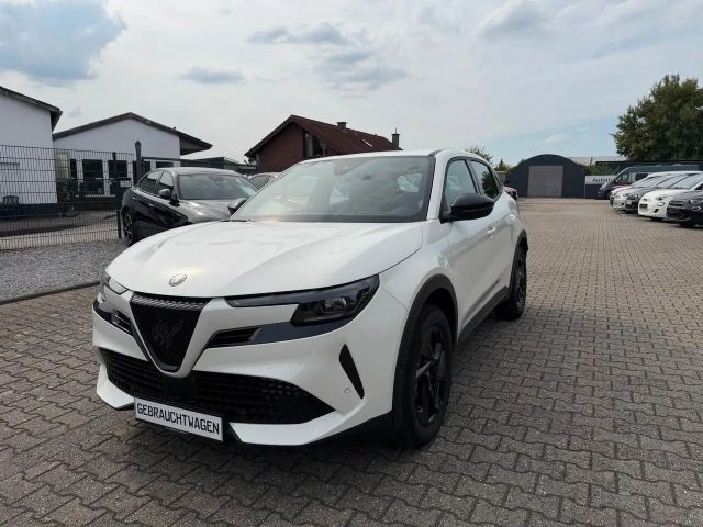 Alfa Romeo Junior Ibrida 1.2  #TechnologiePaket 2025 Benzine