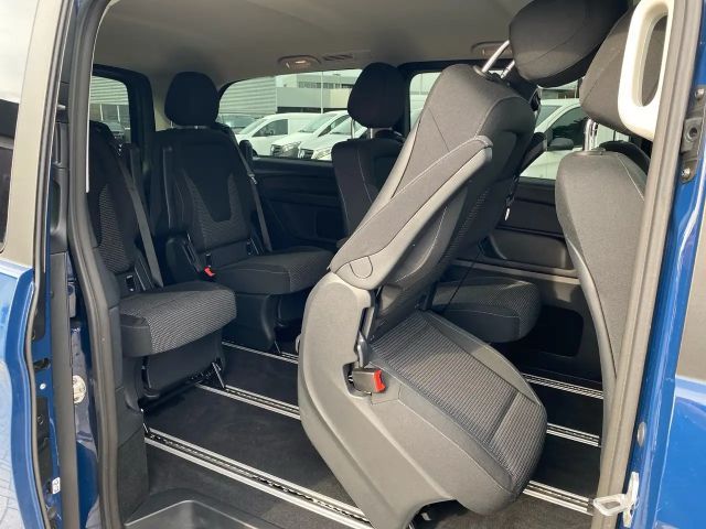 Mercedes-Benz V 220