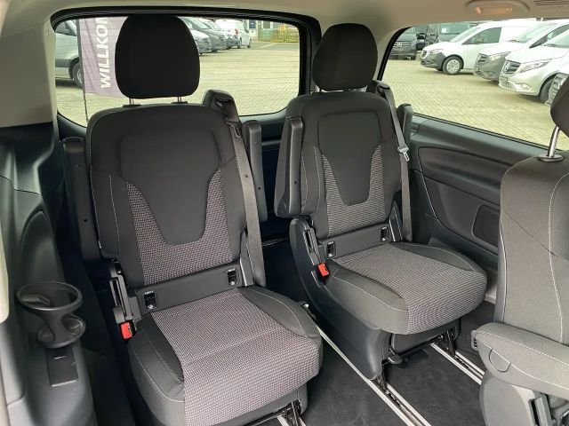 Mercedes-Benz V 220