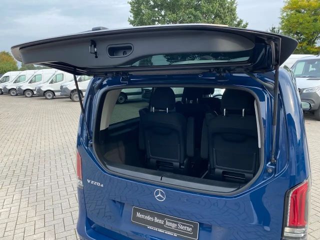 Mercedes-Benz V 220