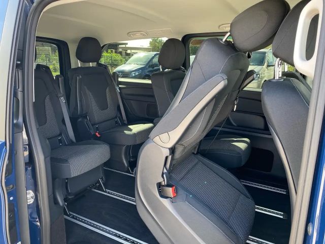 Mercedes-Benz V 220