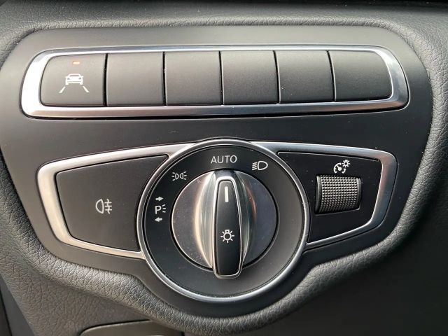 Mercedes-Benz V 220