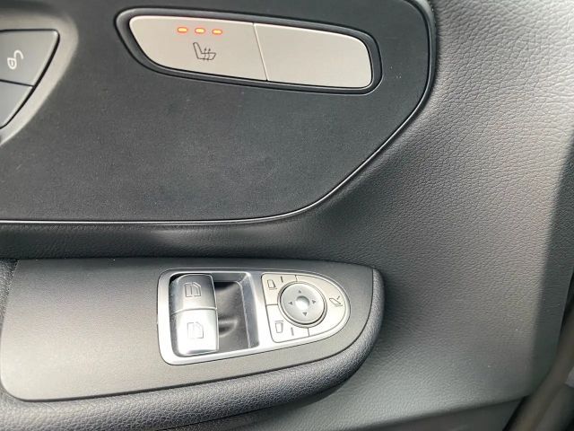 Mercedes-Benz V 220