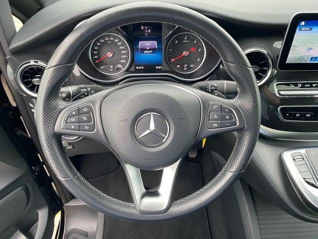 Mercedes-Benz V 220