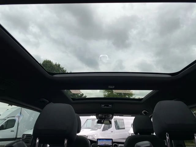 Mercedes-Benz V 220