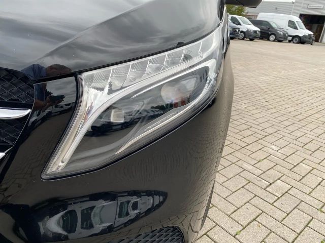 Mercedes-Benz V 220