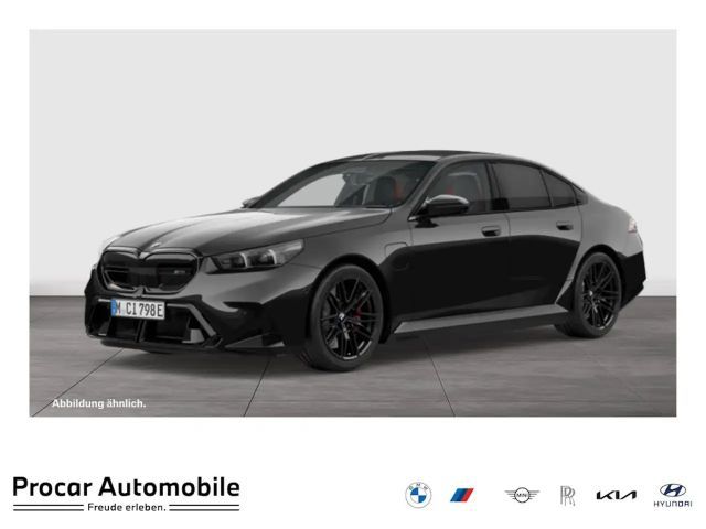 BMW M5 Limousine M Sport PANO ACC AHK 360°KAM RFK 2025 Hybride / Benzine