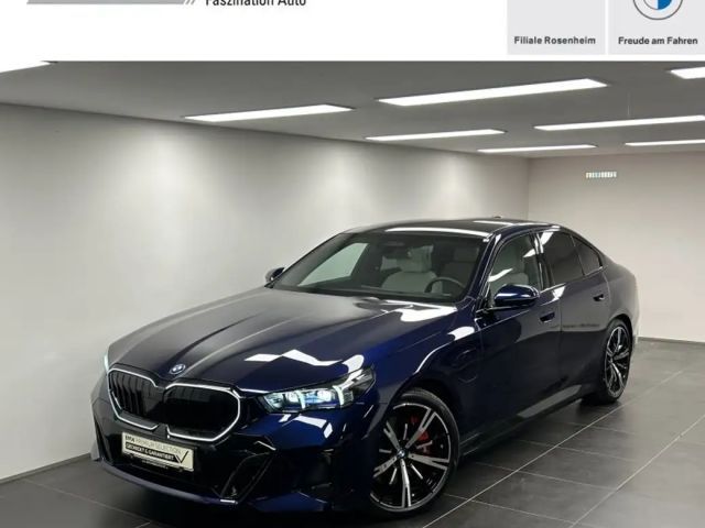 BMW 550 e xDrive Limousine M Sportpaket Pro Pano. B&W AHK 2025 Hybride / Benzine