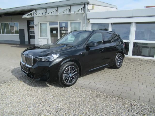 BMW iX1