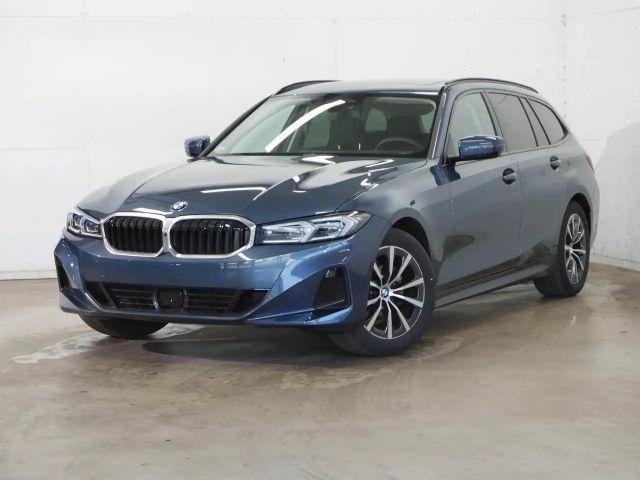 BMW 318 d Glasdach, Standheizung, Harman Kardon 2025 Diesel