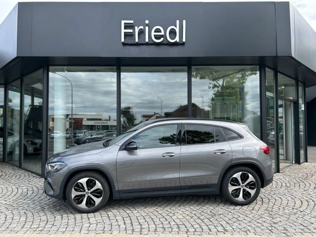 Mercedes-Benz GLA 200 EDITION Night, Multibeam, Memory, Keyles 2025 Benzine