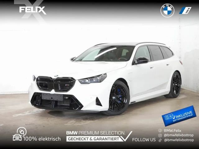BMW M5 Touring xDrive+ICONIC GLOW+SITZBELÜFTUNG+BOWERS & 2026 Hybride / Benzine