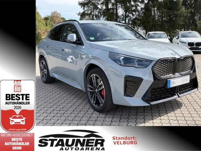 BMW iX2 eDrive20 M SPORT /AHK/HarmKard/HeadUp/Leder 2026 Elektrisch