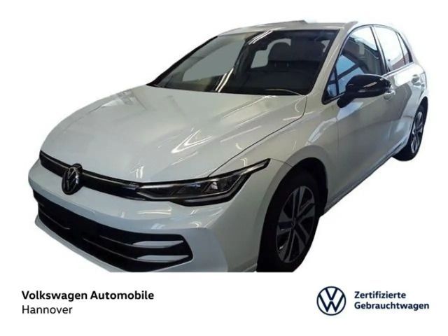 Volkswagen Golf VIII 1.5 TSI Energy Navi AHK LED ACC DigCoc 2025 Benzine