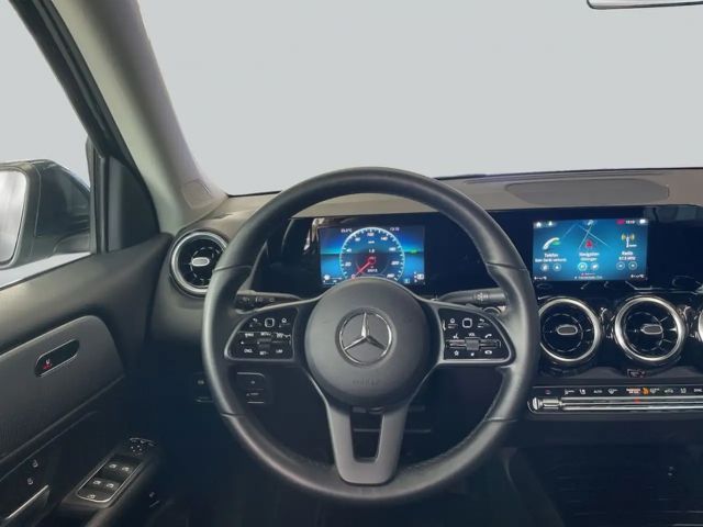 Mercedes-Benz GLB 220