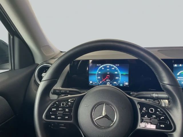 Mercedes-Benz GLB 220