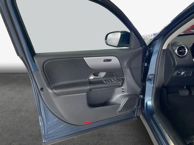 Mercedes-Benz GLB 220