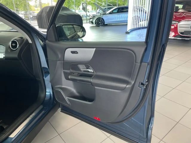 Mercedes-Benz GLB 220