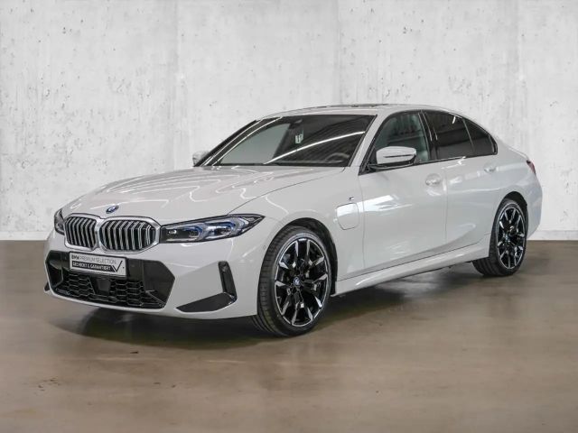 BMW 330 e xDrive LEDER M SPORT 19''LC PROF GLASDACH ACC 36 2025 Hybride / Benzine