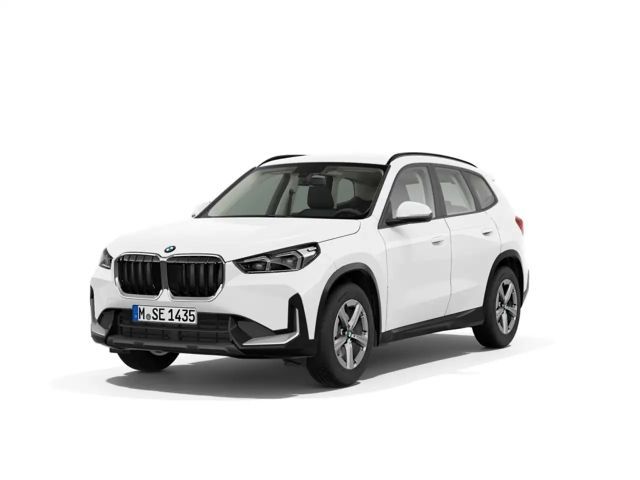 BMW X1 sDrive 20i AUTOMATIK NAVI LED ALARM AHK PARKEN KAM 2025 Benzine