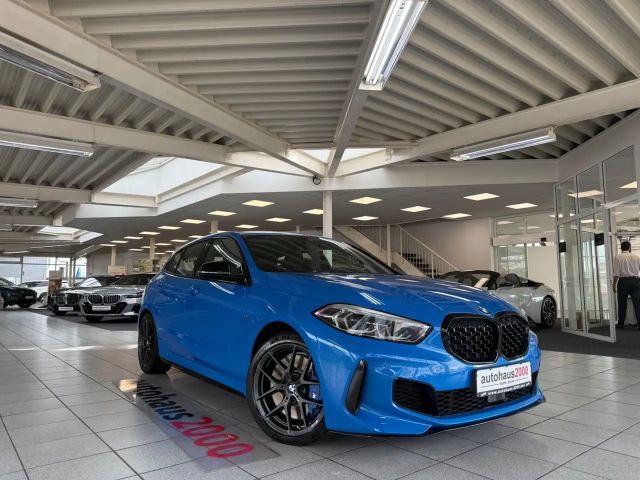 BMW 135 i xDrive Edition Colorvision M performance 2022 Benzine
