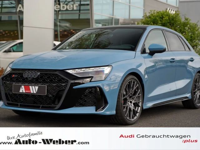 Audi RS3 SPORTBACK CHINABLAU SCHALE 280KMH MATRIX 2026 Benzine