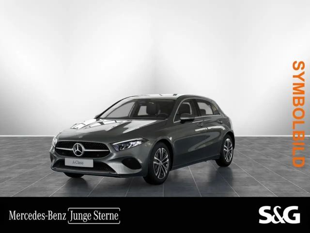 Mercedes-Benz A 180 TOTWINKEL+CARPLAY+LED+KAMERA+MBUX+17" 2025 Benzine