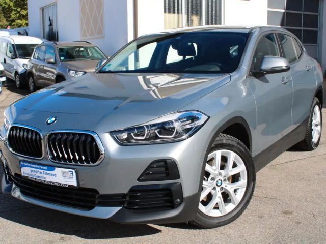 BMW X2 18i AUT. Advantage R-KAMERA LED NAVI SHZ TEMP 2022 Benzine