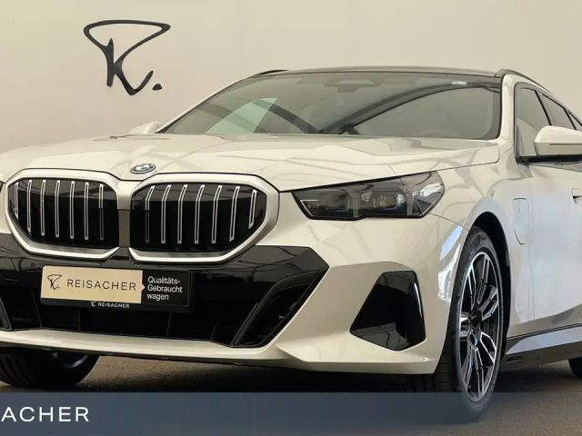 BMW 550 e A xDrive Tou M-Sport,Pano,AHK,DAProf,Autom 2026 Hybride / Benzine