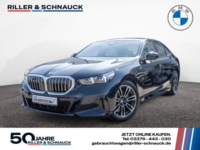 BMW 530 e M-Sport AHK ACC HUD SITZBELÜFTUNG 360° 2025 Hybride / Benzine