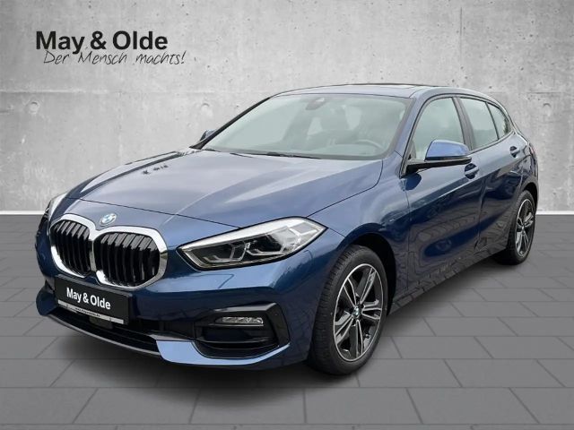 BMW 118 i SportLine Autom. Navi LED Pano PDC RFK 2023 Benzine