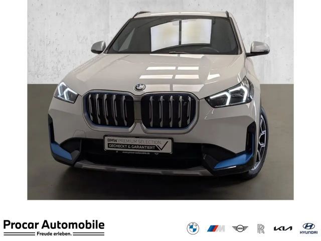 BMW iX1 xDrive30  xLine AHK DA+ H/K 19'' Memory AdapLED 2023 Elektrisch