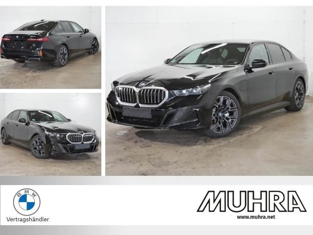 BMW 530 e M Sport 20" Panorama AHK Autobahnassistent 2025 Hybride / Benzine