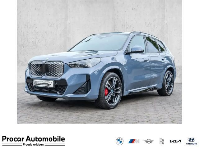 BMW iX1 xDrive30 M Sport HUD PANO ACC AHK RFK NAVI 2024 Elektrisch