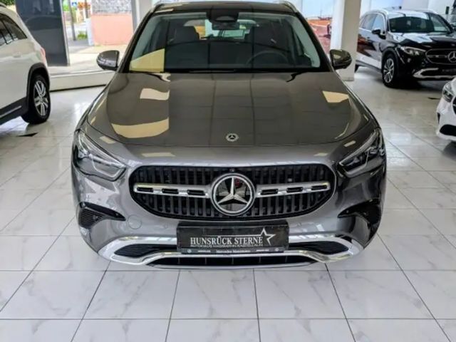 Mercedes-Benz GLA 220