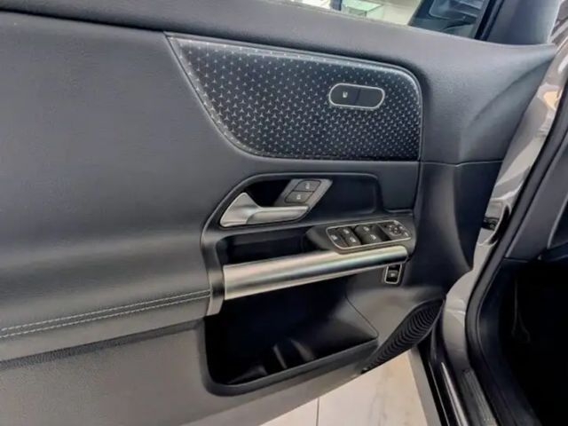 Mercedes-Benz GLA 220