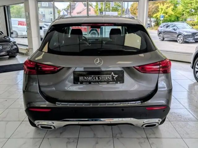 Mercedes-Benz GLA 220