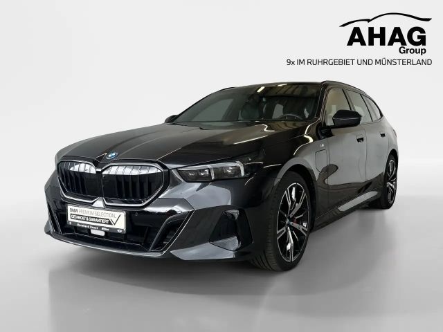 BMW 550 e xDrive M Sport Pro Pano AHK HuD H/K 360° 2025 Hybride / Benzine