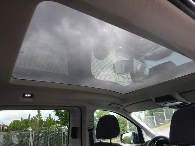Ford Grand Tourneo