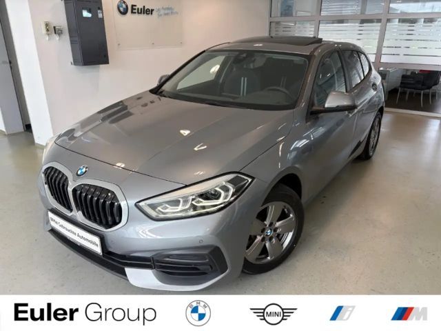 BMW 118 i 5-Türer Pano Navi LED El. Heckklappe Sportsitze 2022 Benzine
