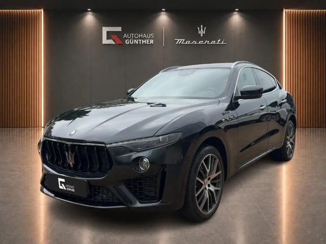Maserati Levante Modena S MY22 430HP Carbon Pano 21 Zoll 2022 Benzine