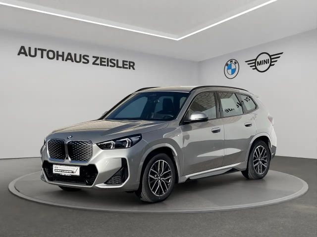 BMW iX1 xDrive30 °18tkm° M SPORTPAKET AHK 360°Kamera Head- 2025 Elektrisch