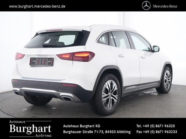 Mercedes-Benz GLA 220