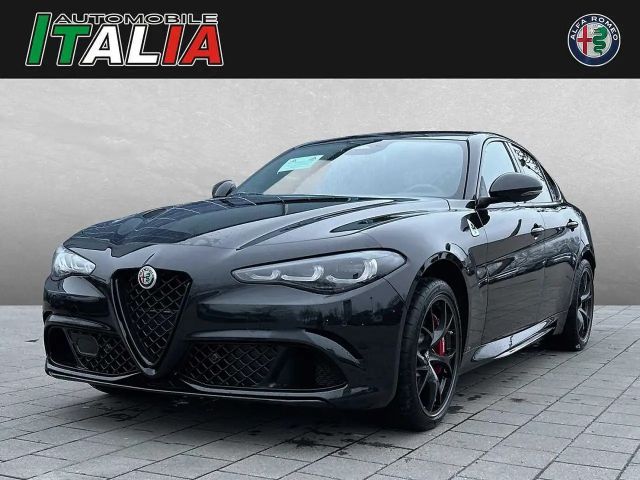 Alfa Romeo Giulia Quadrifoglio 2.9 V6 Bi-Turbo *Akrapovic* 2026 Benzine